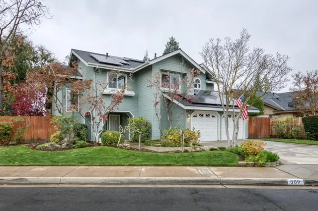 $749,000 | 809 East Catalina Circle, Fresno, CA 93730
