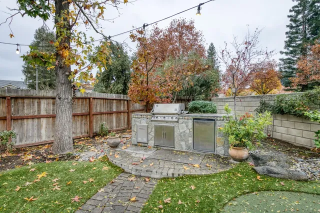 $749,000 | 809 East Catalina Circle, Fresno, CA 93730