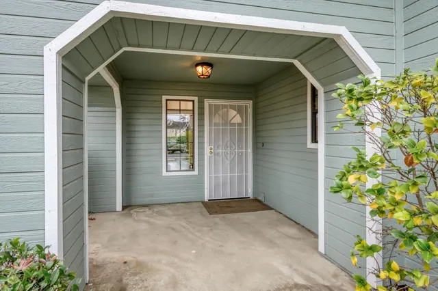 $749,000 | 809 East Catalina Circle, Fresno, CA 93730