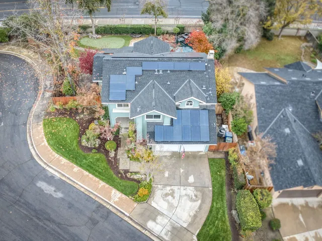 $749,000 | 809 East Catalina Circle, Fresno, CA 93730