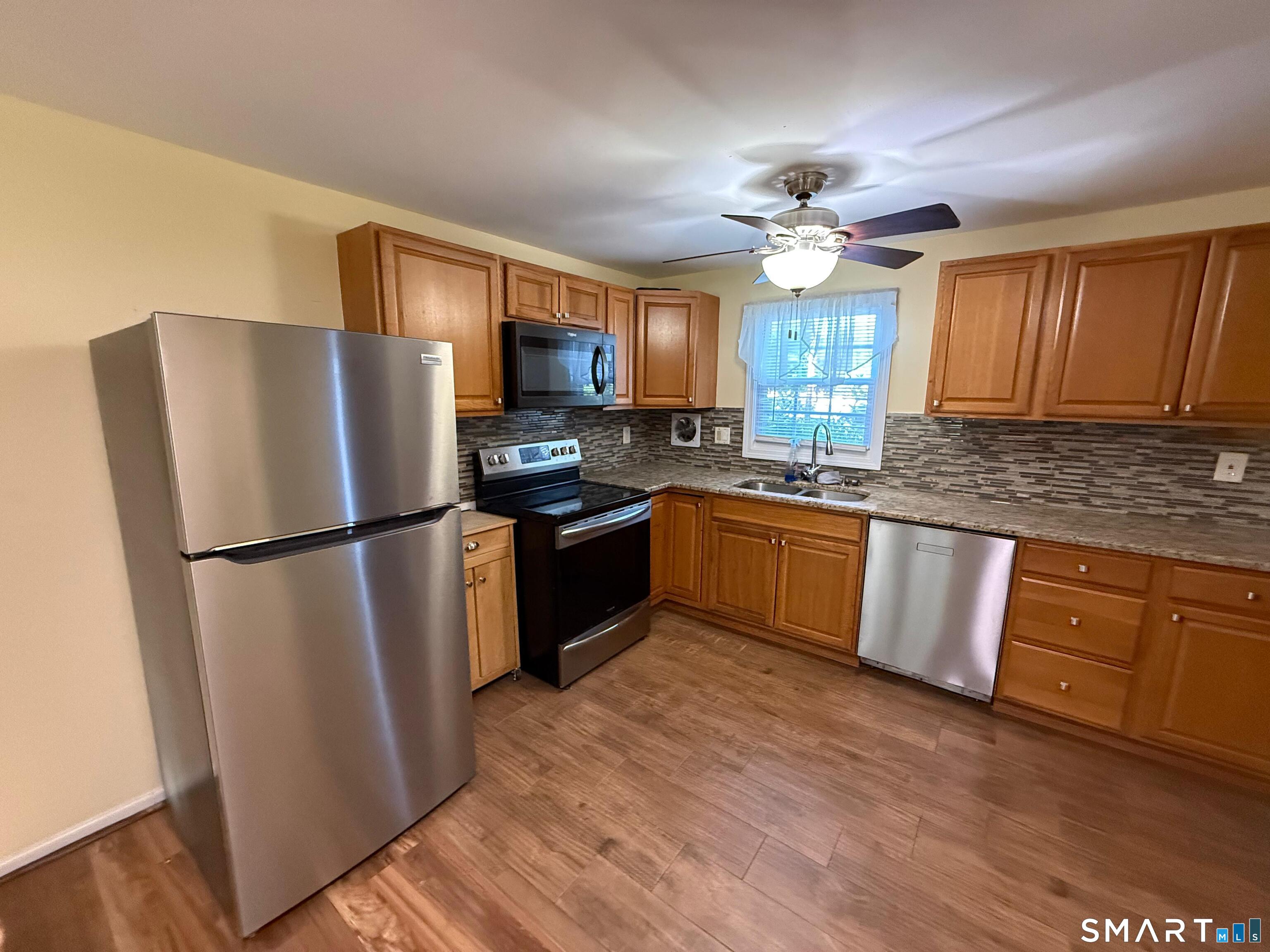 23 Brickyard Road Farmington, CT 06032 - Photo 3 of 15