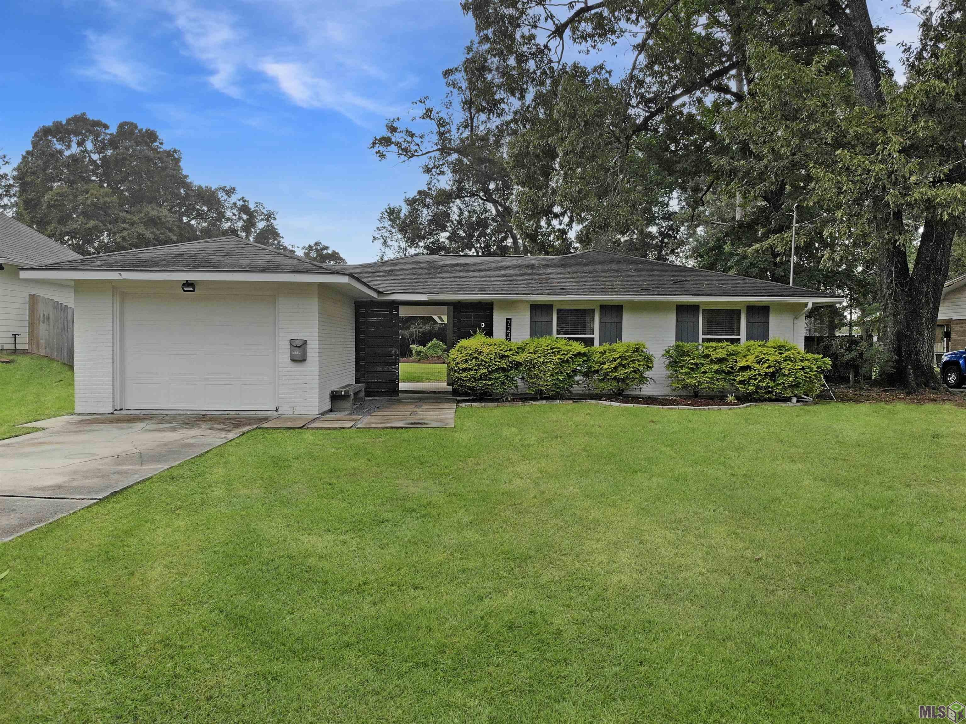 723 Poplar Street Denham Springs, LA 70726 - Photo 2 of 22