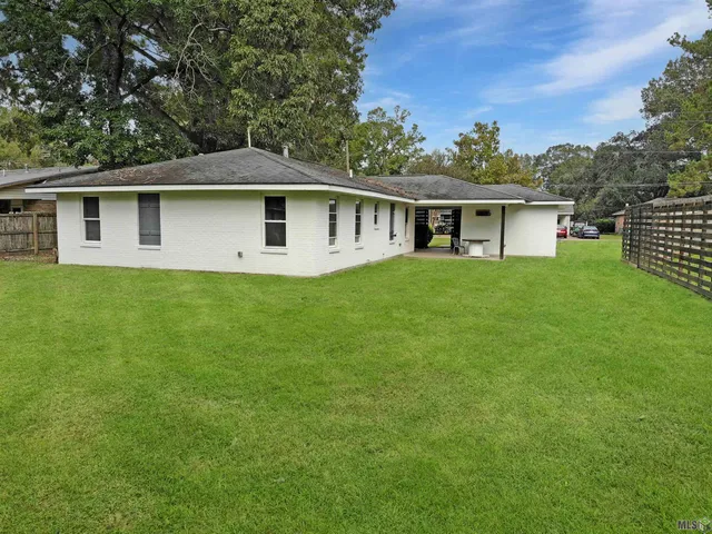 $229,900 | 723 Poplar Street, Denham Springs, LA 70726