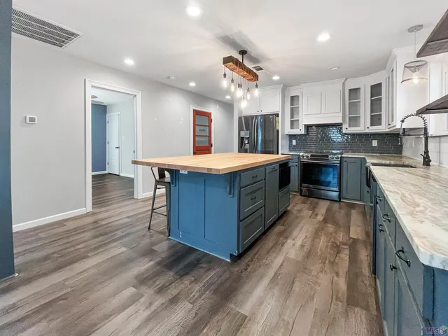 $229,900 | 723 Poplar Street, Denham Springs, LA 70726