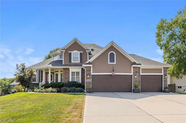 $520,000 | 4120 Southwest Flintrock Drive, Lee's Summit, MO 64082