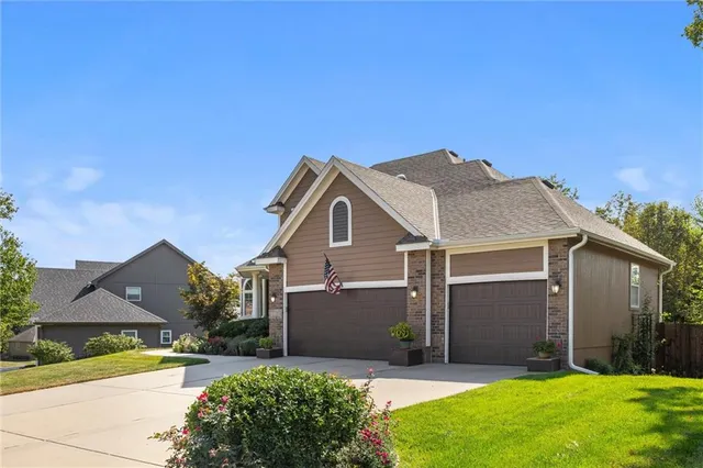 $520,000 | 4120 Southwest Flintrock Drive, Lee's Summit, MO 64082