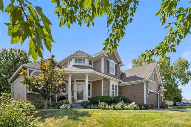 $520,000 | 4120 Southwest Flintrock Drive, Lee's Summit, MO 64082