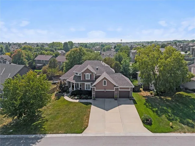 $520,000 | 4120 Southwest Flintrock Drive, Lee's Summit, MO 64082