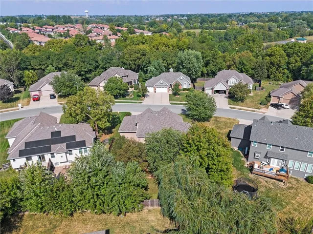 $520,000 | 4120 Southwest Flintrock Drive, Lee's Summit, MO 64082