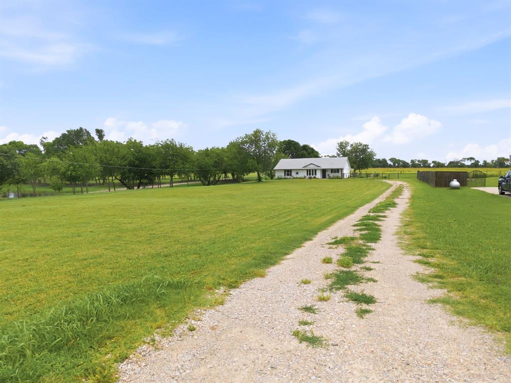 698 Hackberry Road Van Alstyne, TX 75495 - Photo 31 of 34 Drive way to property.