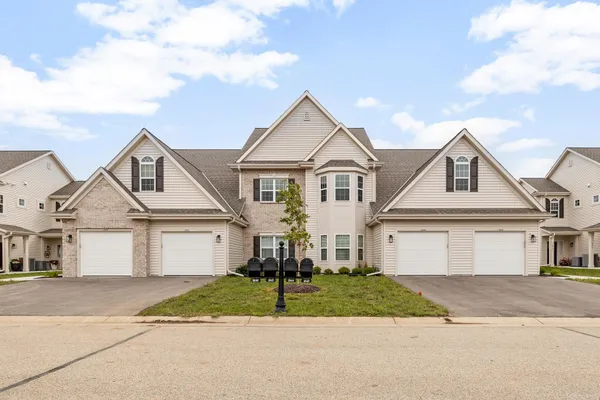 $374,900 | 1878 Woodland Way, Unit 4334, Slinger, WI 53086