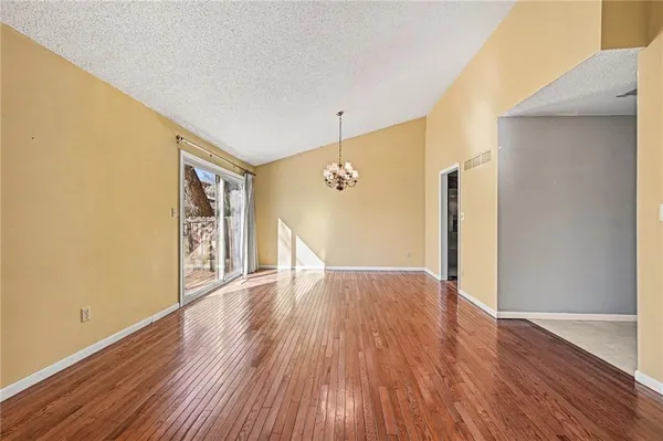 $270,000 | 10907 West 96th Terrace, Overland Park, KS 66214