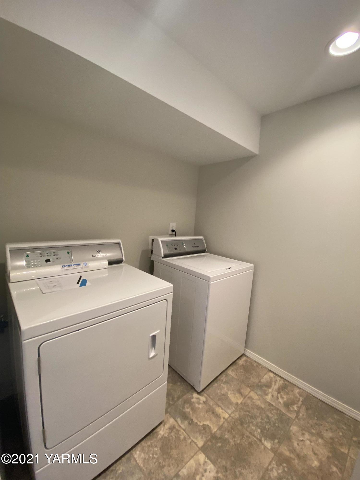 3406 Goodman Road Yakima, WA 98903 - Photo 16 of 30 WE STAY Clean clothes ahead