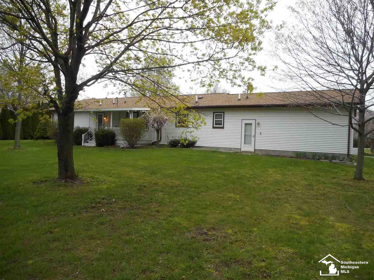 33983 Willow Road New Boston, MI 48164 - Photo 3 of 52 31317825-2.JPG