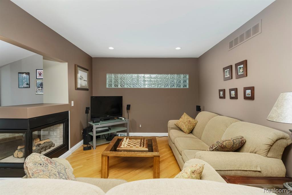 775 Lyle Drive Waterford, MI 48327 - Photo 24 of 63 Gallery Image 24