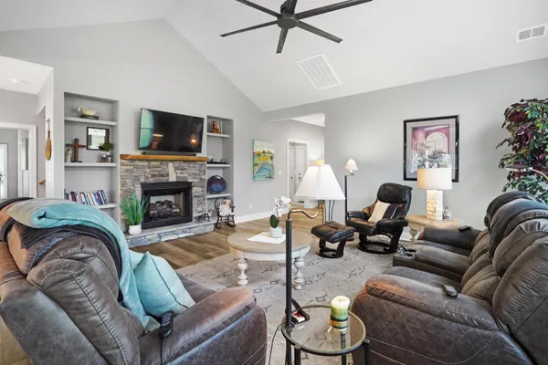 $499,900 | 1058 Eagle Crst Lane, Moneta, VA 24121