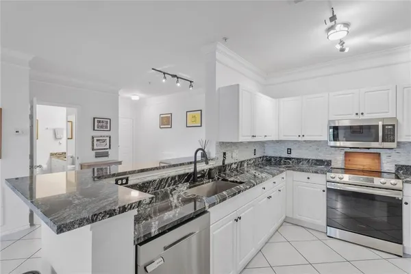 $2,000 | 4304 Bayside Village Drive, Unit 201, Tampa, FL 33615