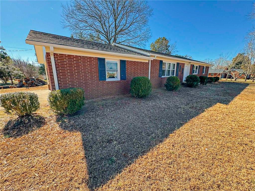 506 Archergate Road Browns Summit, NC 27214 - Photo 3 of 30