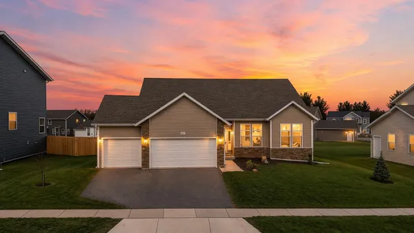 $455,000 | 821 Margarets Way, Belleville, WI 53508