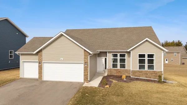 $455,000 | 821 Margarets Way, Belleville, WI 53508