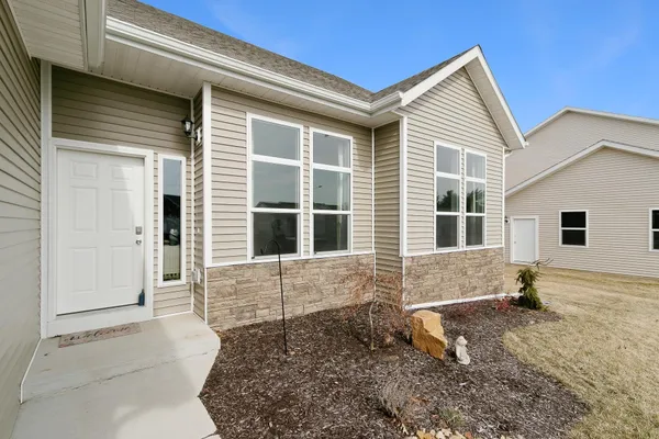 $455,000 | 821 Margarets Way, Belleville, WI 53508