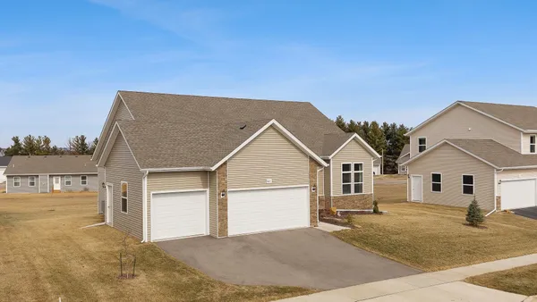 $455,000 | 821 Margarets Way, Belleville, WI 53508