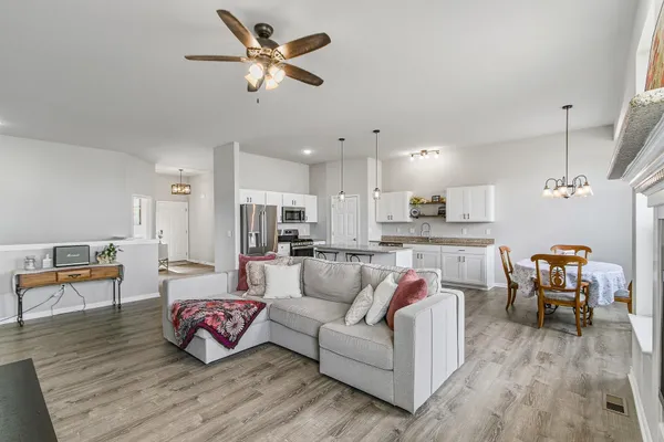 $455,000 | 821 Margarets Way, Belleville, WI 53508