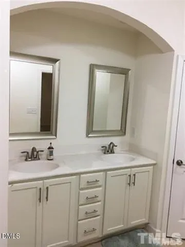 $2,400 | 725 Edgewater Ridge Court, Apex, NC 27523