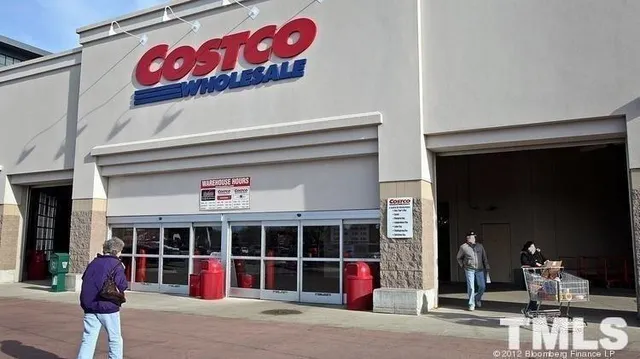 $2,400 | 725 Edgewater Ridge Court, Apex, NC 27523