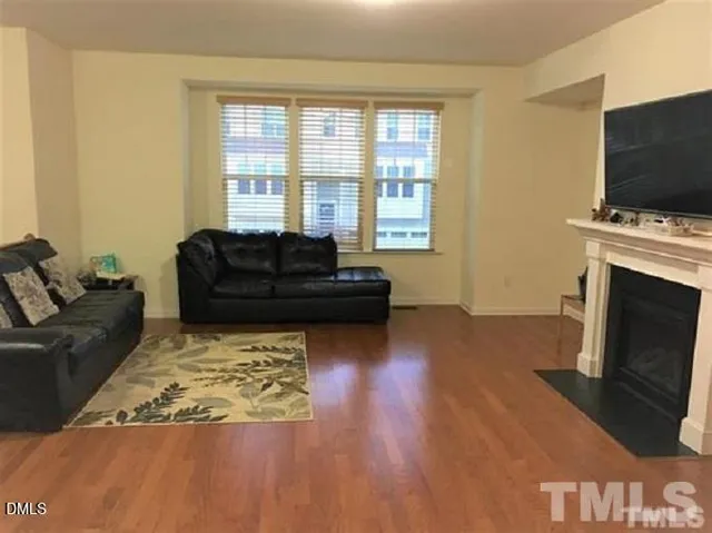 $2,400 | 725 Edgewater Ridge Court, Apex, NC 27523