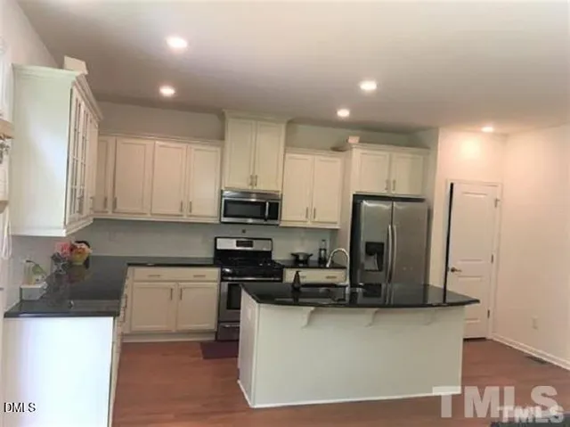 $2,400 | 725 Edgewater Ridge Court, Apex, NC 27523