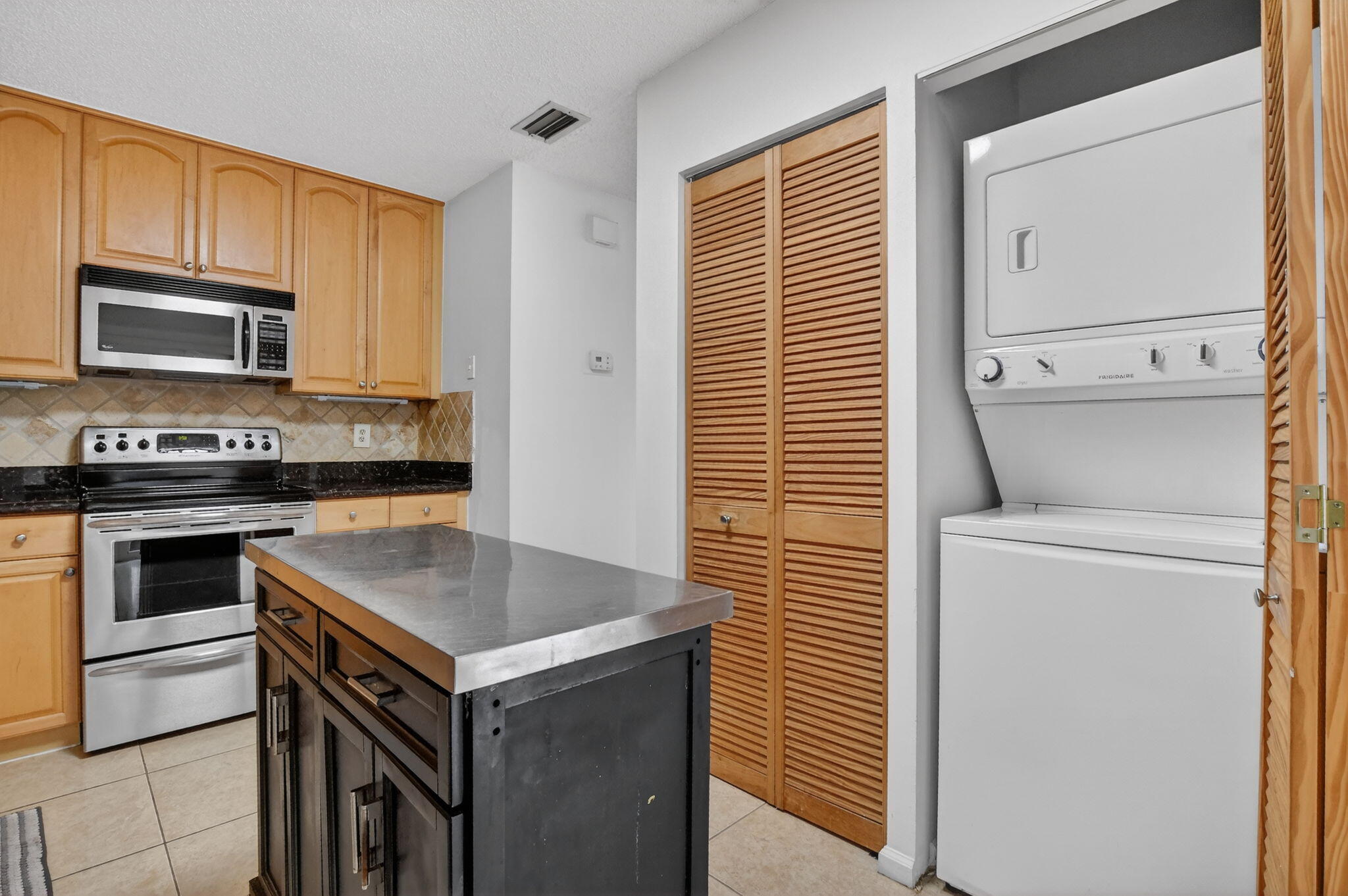 6671 Via Regina, Unit 6671 Boca Raton, FL 33433 - Photo 19 of 49 kitchen and laundry area
