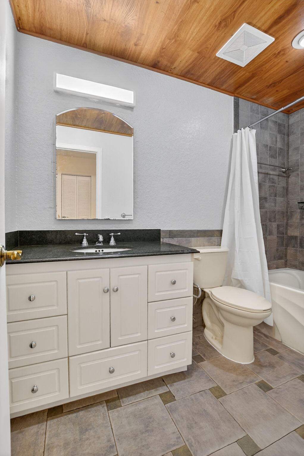 6671 Via Regina, Unit 6671 Boca Raton, FL 33433 - Photo 33 of 49 2nd bath