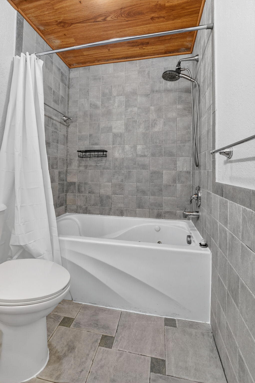 6671 Via Regina, Unit 6671 Boca Raton, FL 33433 - Photo 34 of 49 2nd bath