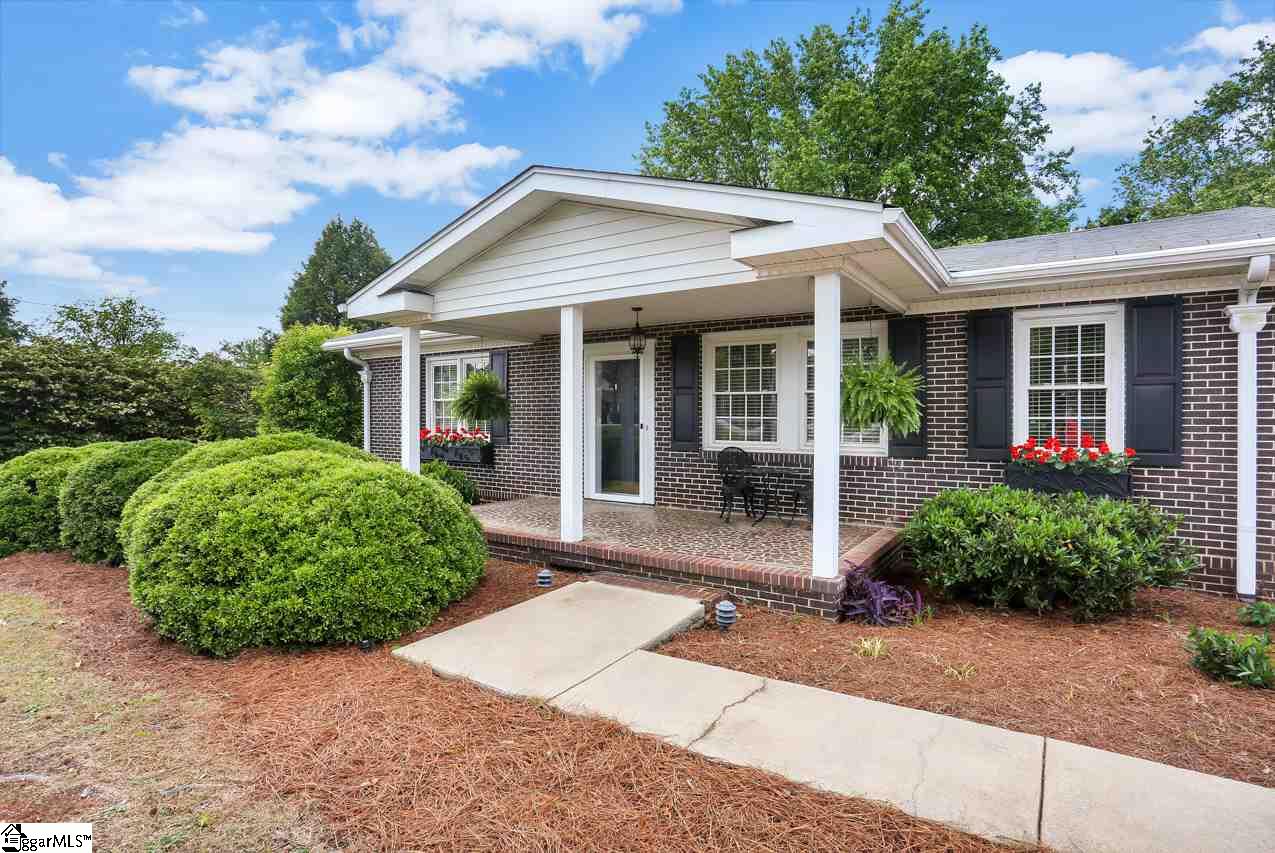 527 Wood Road Greer, SC 29651 - Photo 3 of 35