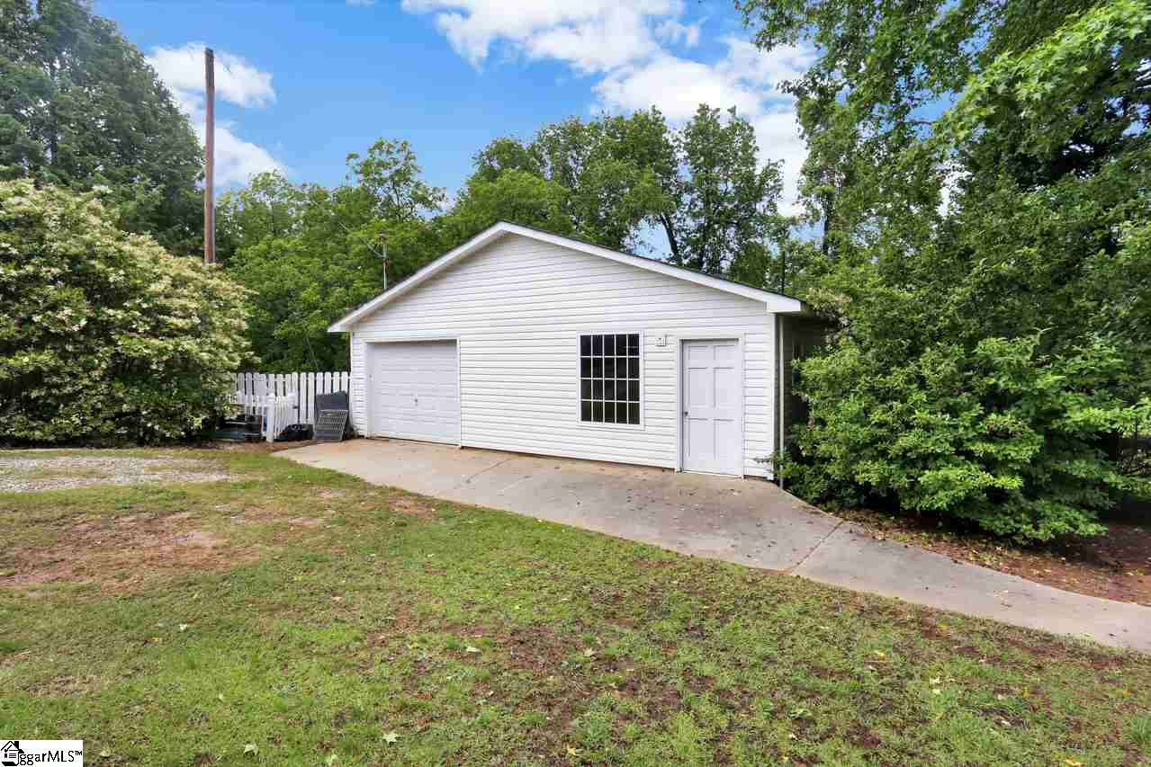 527 Wood Road Greer, SC 29651 - Photo 8 of 35