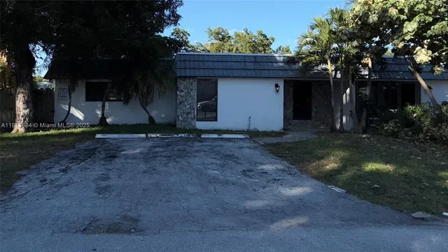 a view of a house with street