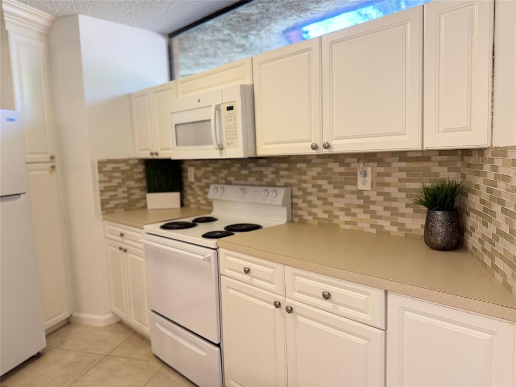 8183 Severn Drive, Unit A Boca Raton, FL 33433 - Photo 3 of 24