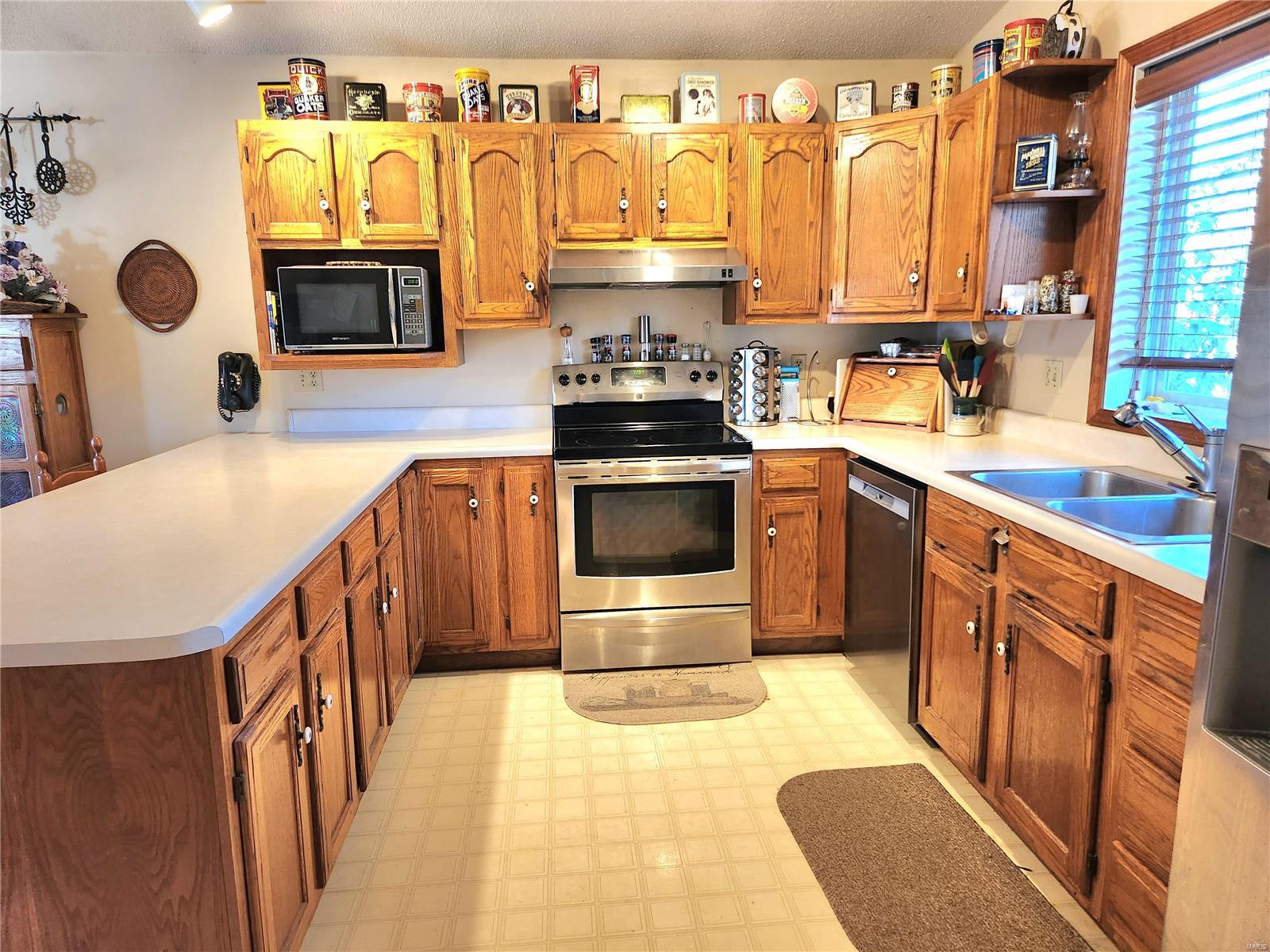 206 Lands End Road Hillsboro, IL 62049 - Photo 14 of 38