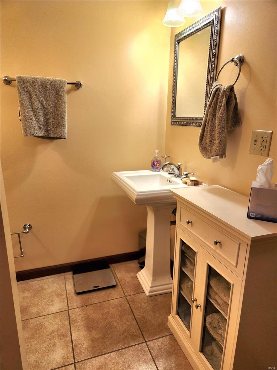 206 Lands End Road Hillsboro, IL 62049 - Photo 36 of 38