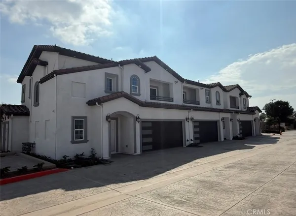 $3,250 | 15909 Merrill Avenue, Unit 24, Fontana, CA 92335