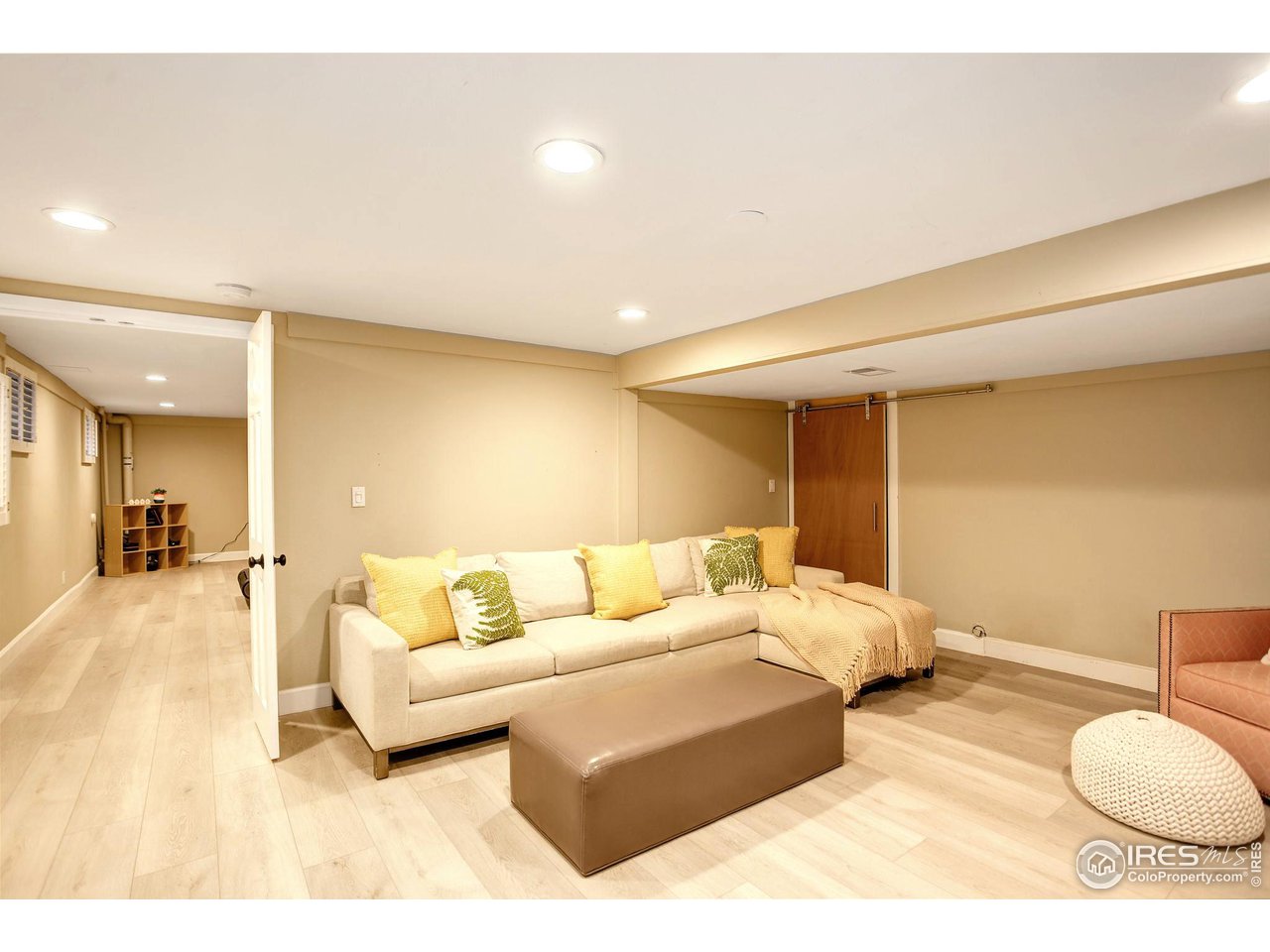 7240 Clubhouse Road Boulder, CO 80301 - Photo 26 of 34 a living room with furniture and a couch