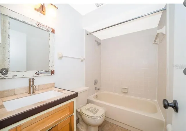 a view of a room with an empty space