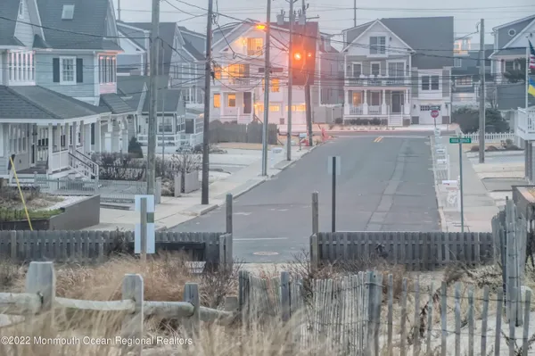 a view of building with an outdoor space