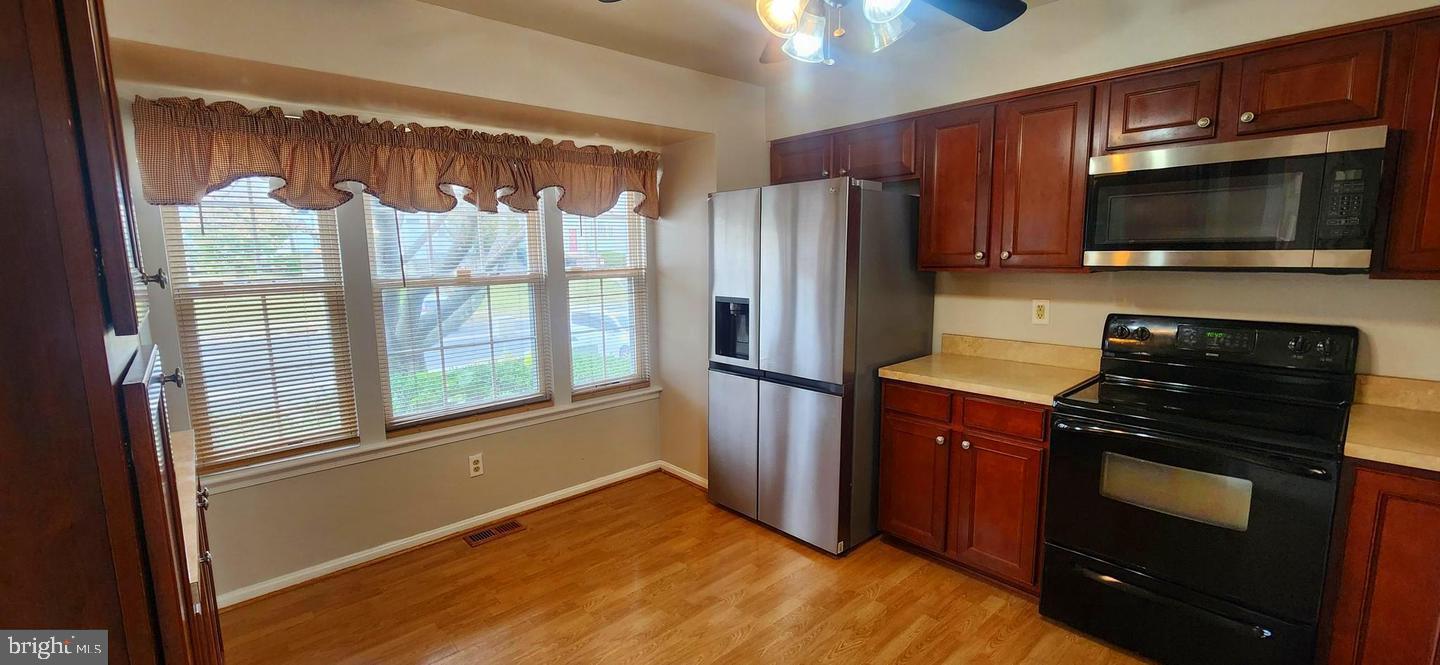 55 Powder View Court Nottingham, MD 21236 - Photo 6 of 20 a kitchen with stainless steel appliances a stove microwave and refrigerator