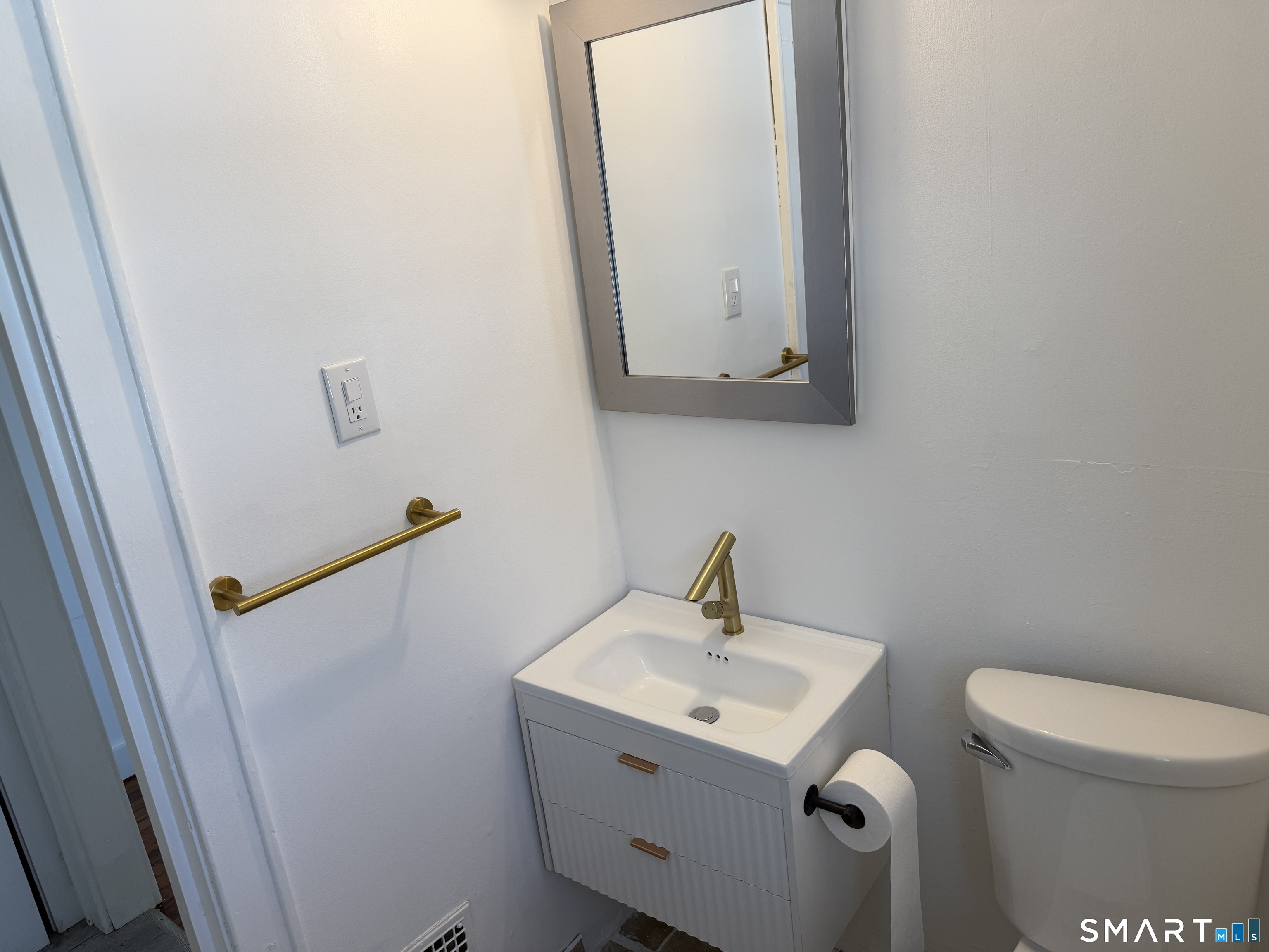 41 South Street Plymouth, CT 06782 - Photo 10 of 17