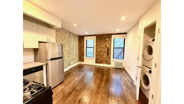 $3,000 | 247 East 39th Street, Unit 2B | Murray Hill