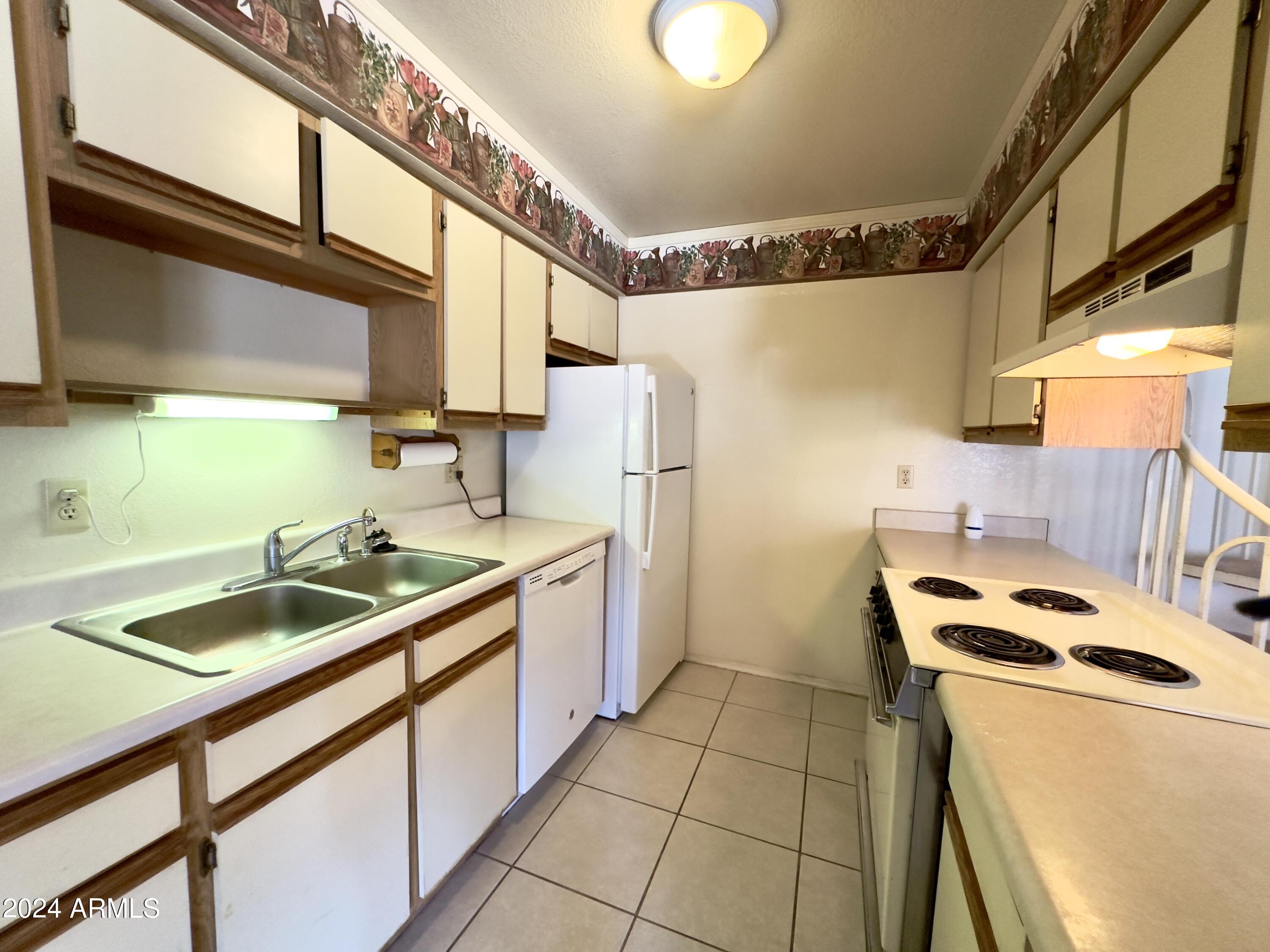 1440 North Idaho Road, Unit 1032 Apache Junction, AZ 85119 - Photo 4 of 14 Kitchen