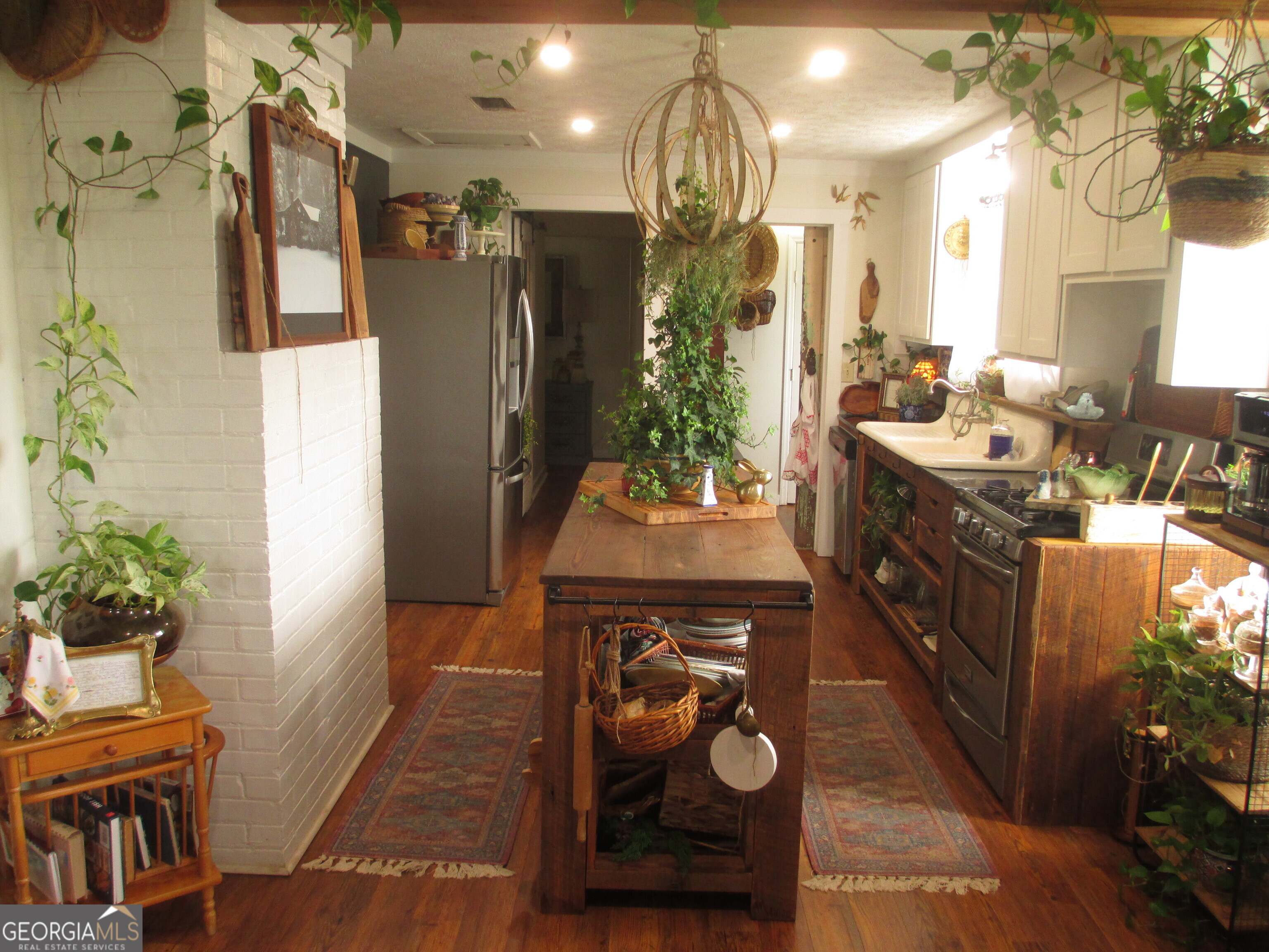 84 Comer Yawn Road Hazlehurst, GA 31539 - Photo 23 of 24 a kitchen with stainless steel appliances granite countertop a refrigerator a stove and a wooden floors