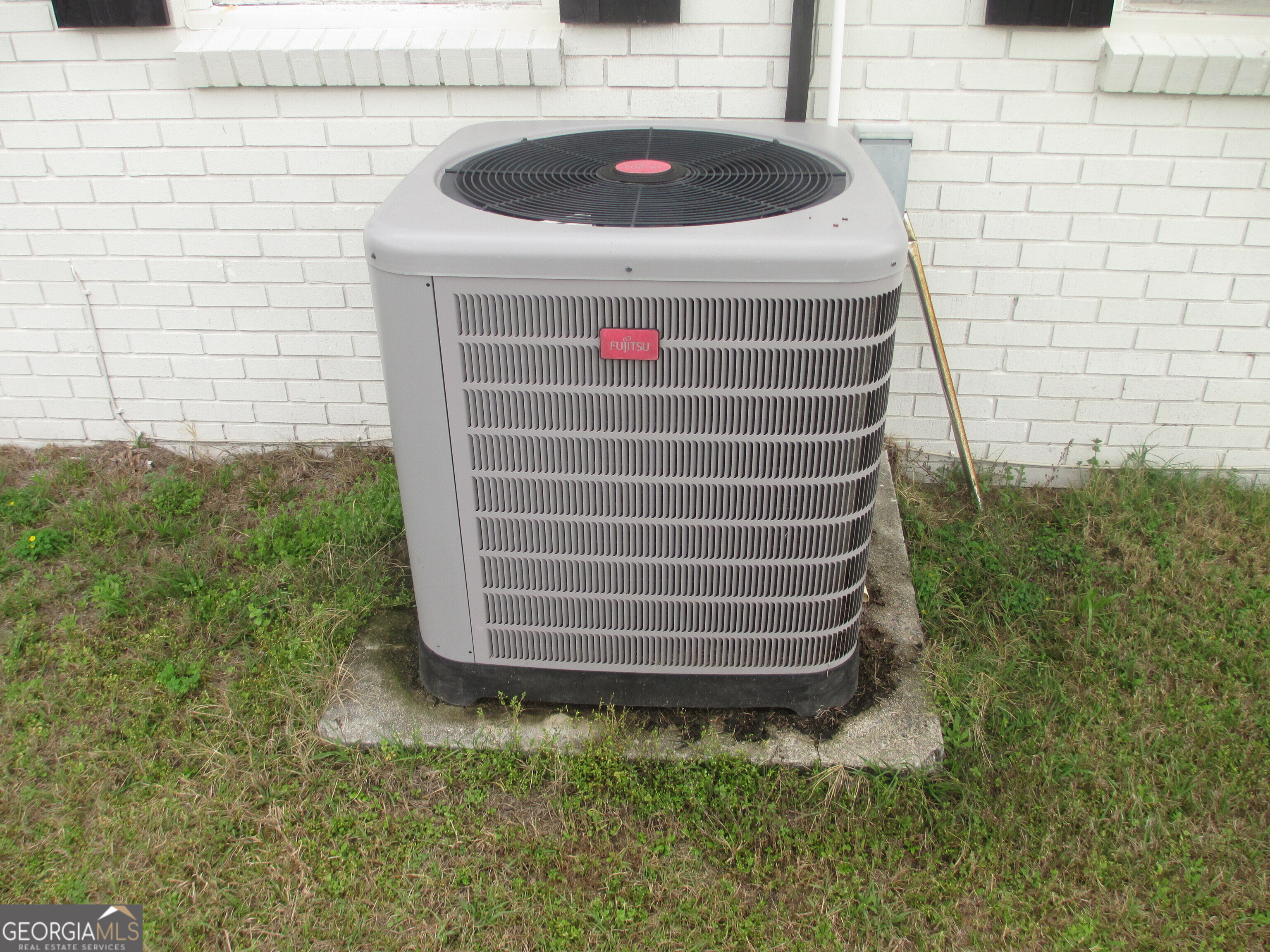 84 Comer Yawn Road Hazlehurst, GA 31539 - Photo 8 of 24 a front view of a house with a yard